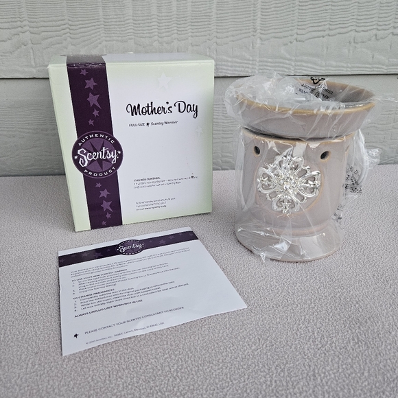 Scentsy Mother's Day Wax Warmer Full Size Aromatherapy Flameless - Picture 1 of 9